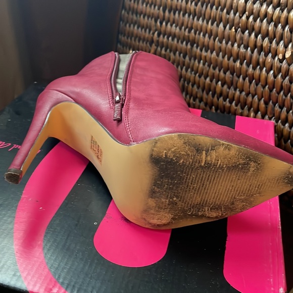 Cranberry color booties - Picture 4 of 6
